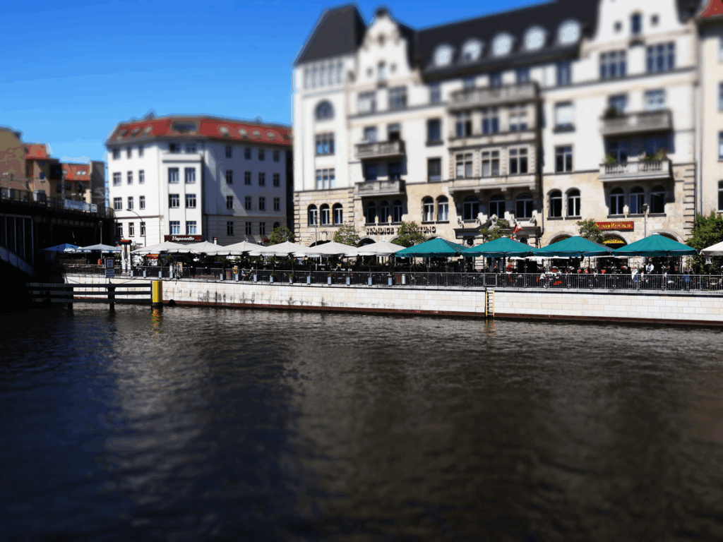Berlin by Amazingtravelstory.com - CC-BY-NC-SA | Please include a backlink to https://amazingtravelstory.com as an attribution to the creator of this picture if you reuse it.